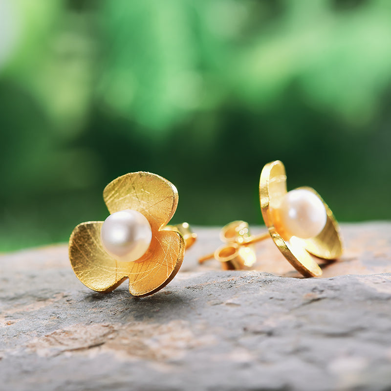 Shamrock Pearl Studs - Gold