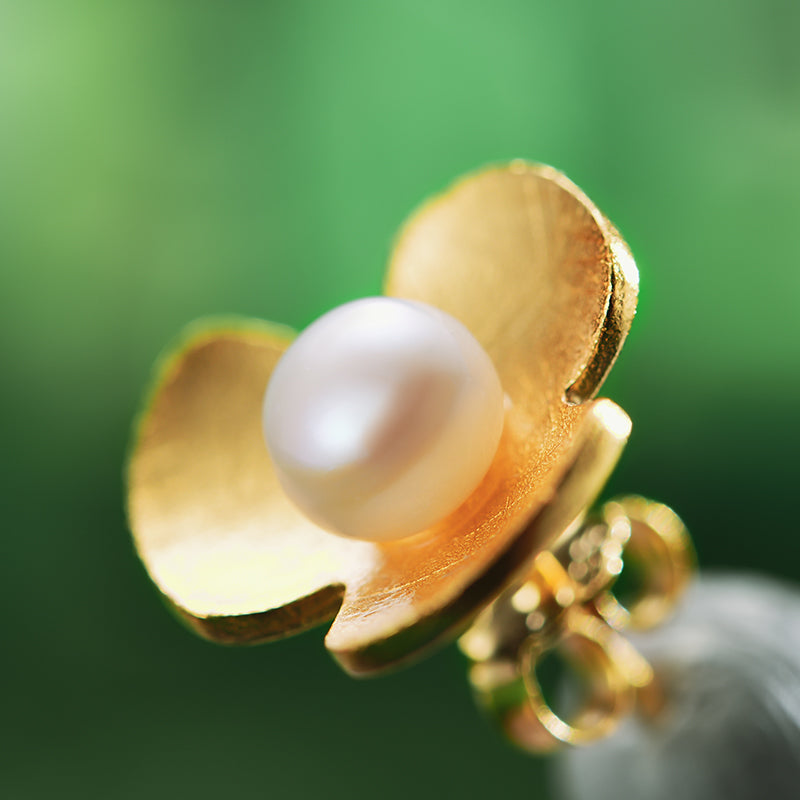 Shamrock Pearl Studs - Gold