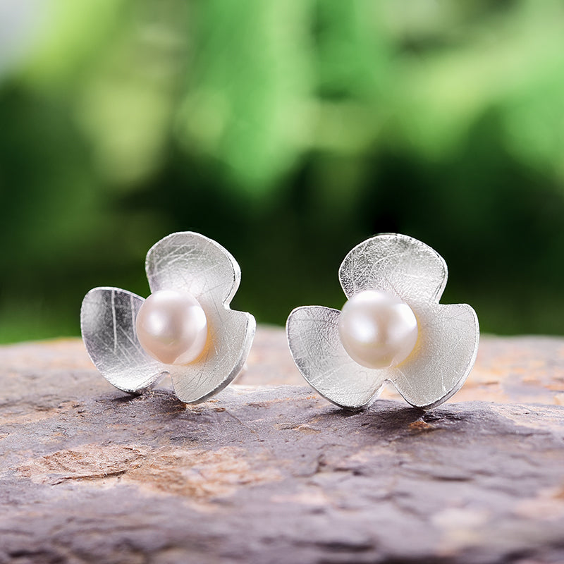 Shamrock Pearl Studs - Silver