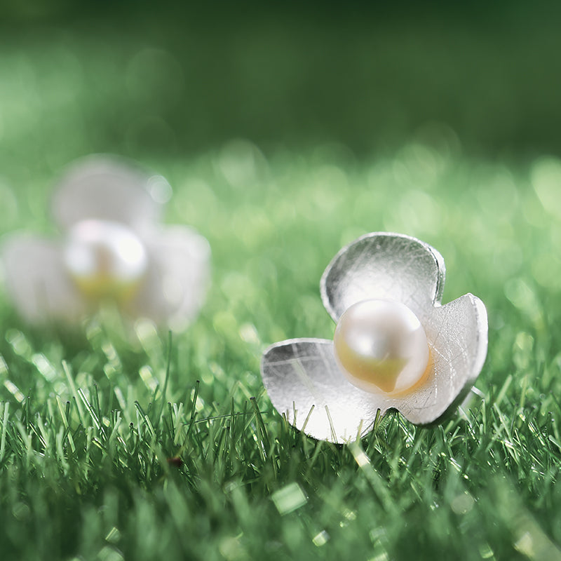 Shamrock Pearl Studs - Silver